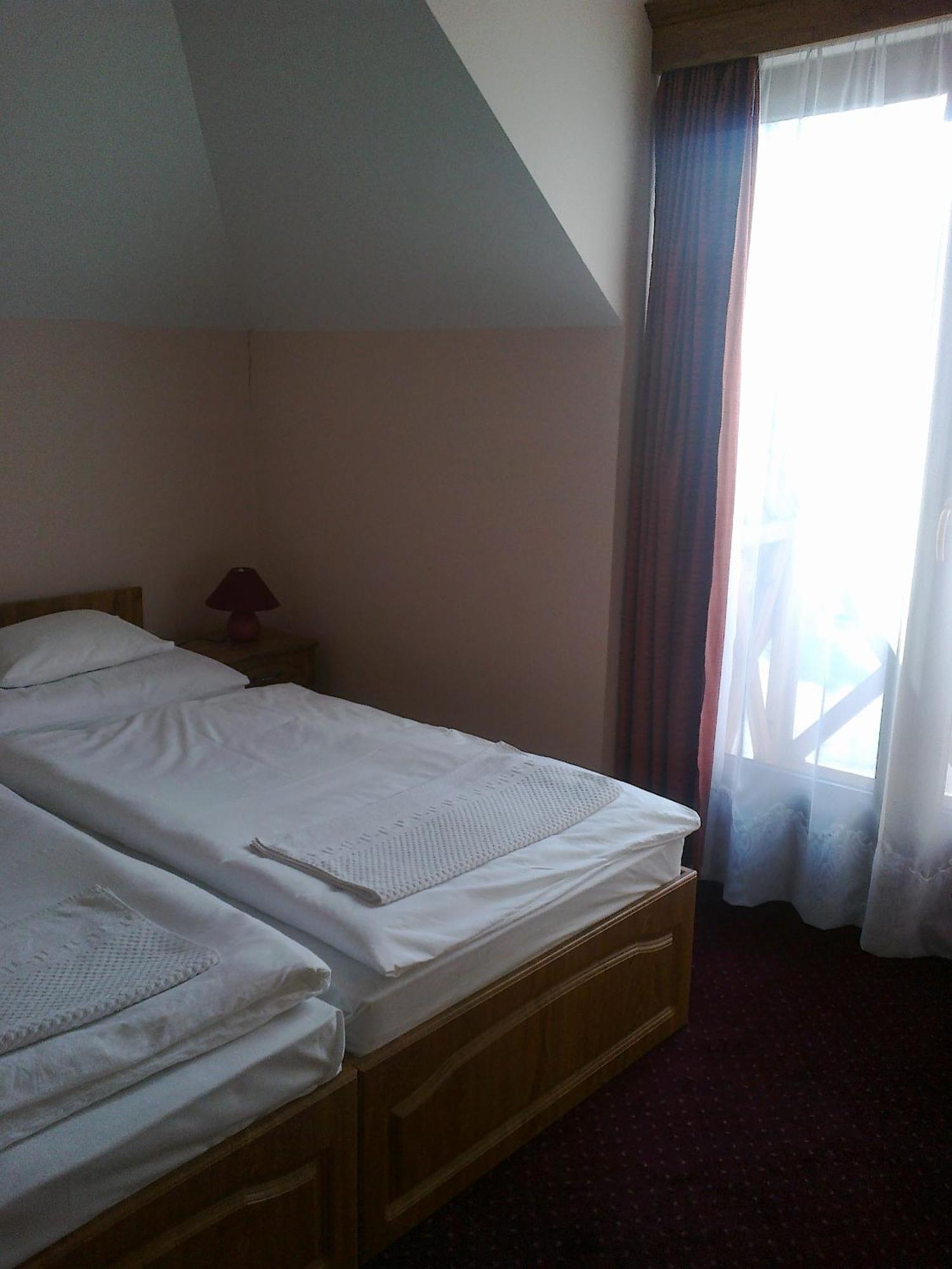 Gyoergyey Kastely Panzio Es Etterem Hotel Tápiógyörgye Екстериор снимка